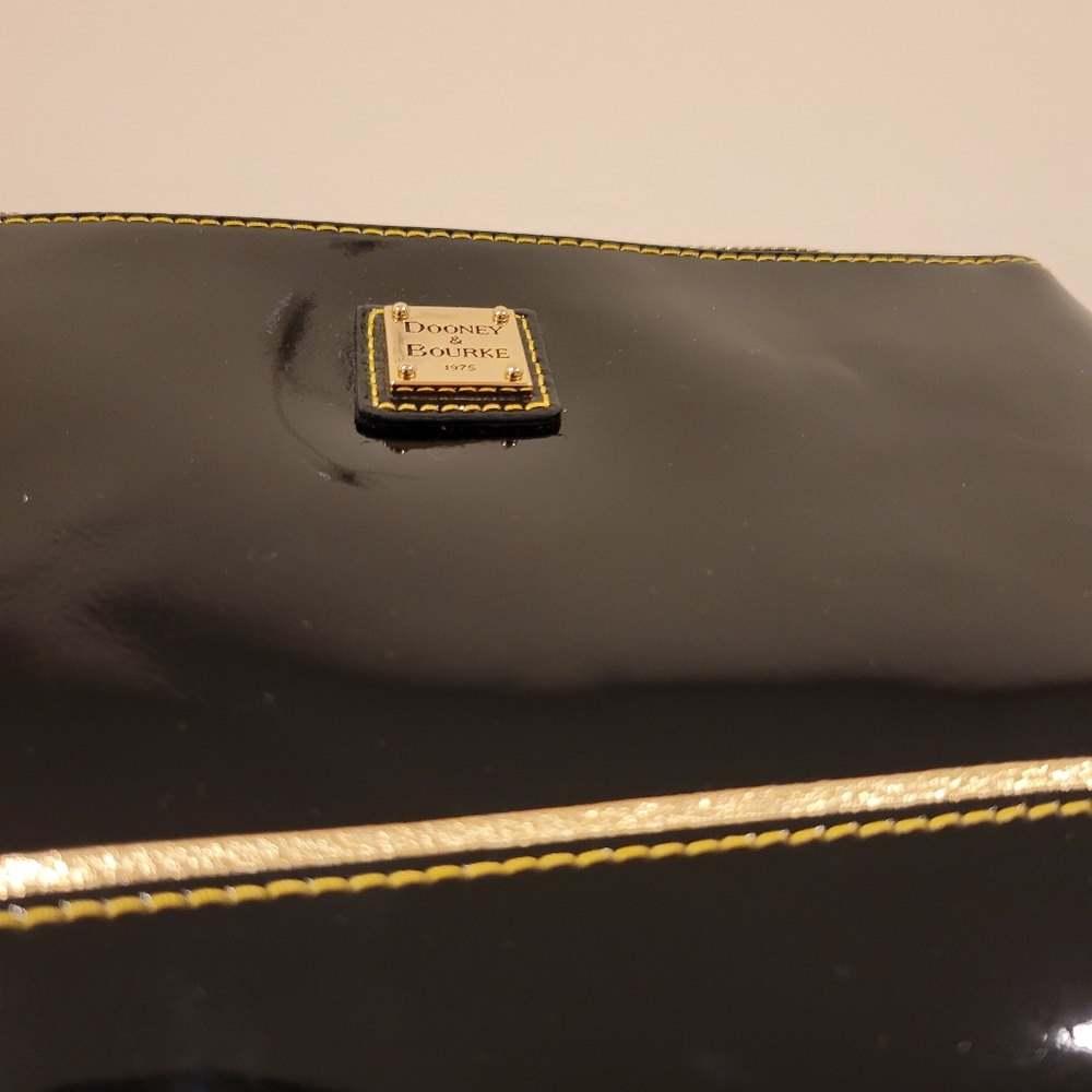 DOONEY&BOURKE CLUTCH - Picture 3 of 7